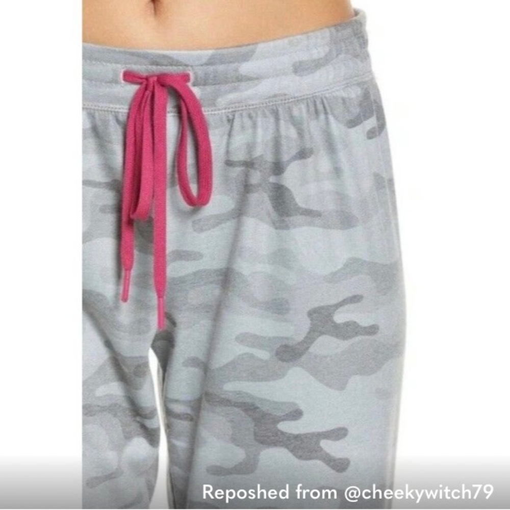 NWT PJ SALVAGE Camouflage Camo Fleece Pants Size Small